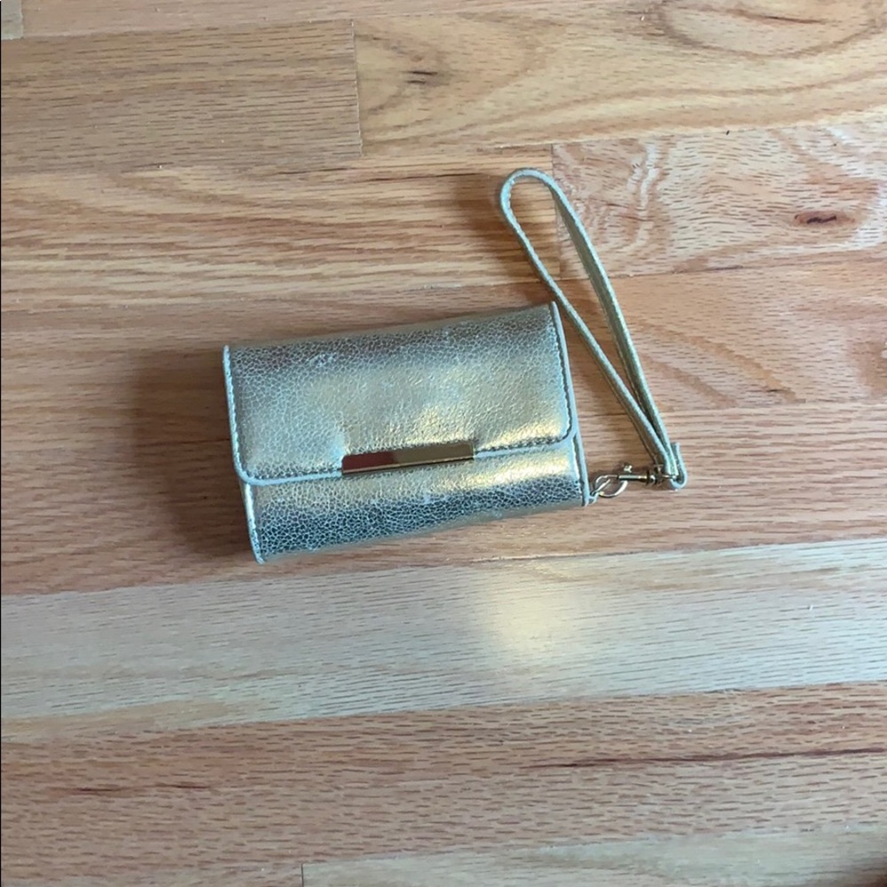 ✨Golden wristlet✨